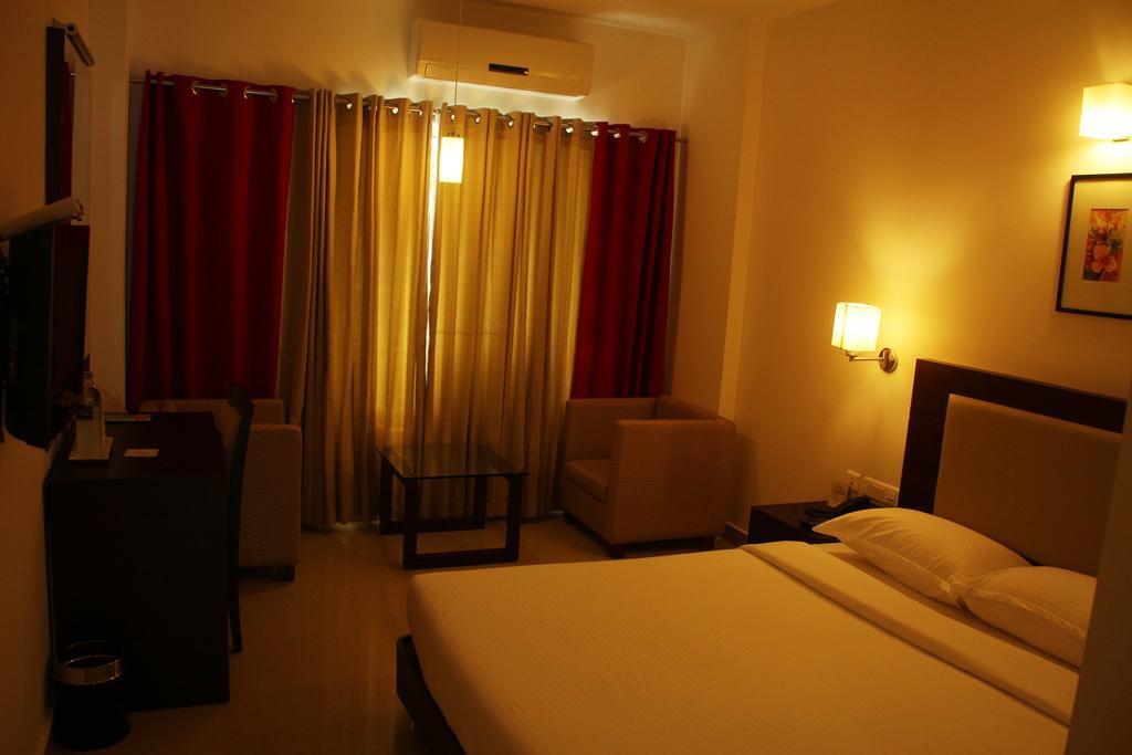 Hotel Hills Park Pathanāmthitta Habitación foto